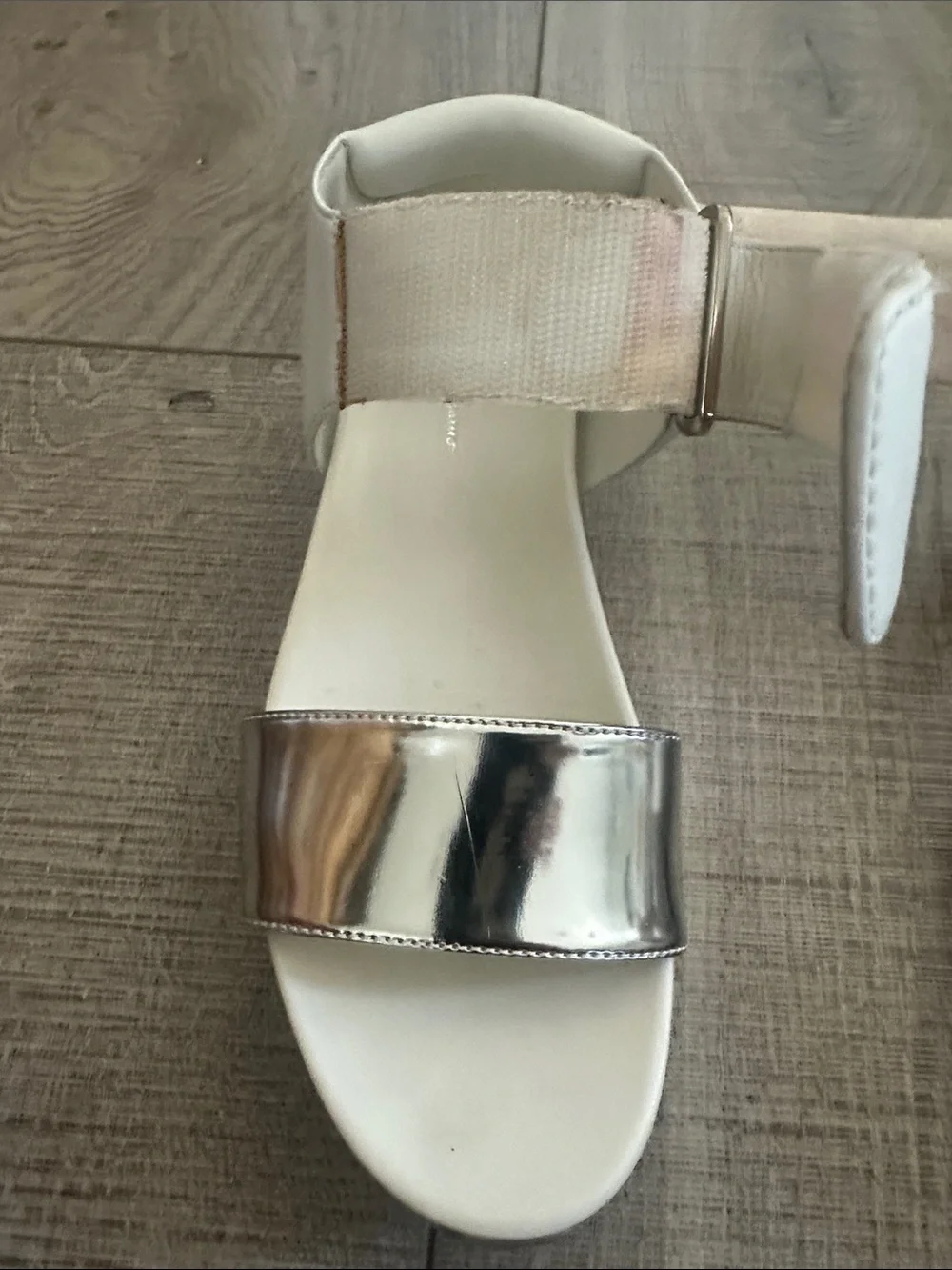 Salvatore Ferragamo Sabaudia Sandal in Argento Mirrored Leather Size 5